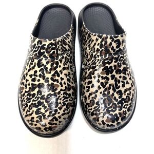 OOFOS Oocloog Shoes Leopard Print Comfort Clog Size Women’s 10 Men’s 8